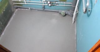 Наливной пол в туалете Топки, цена от 890 руб.